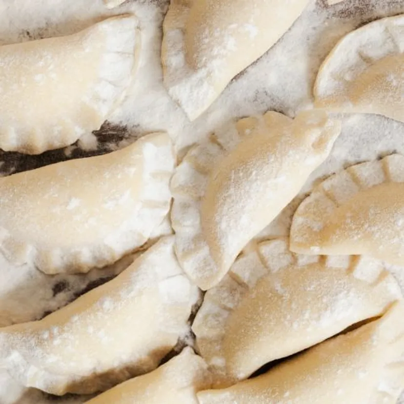 Ciasto na pierogi zacznij robić nawet kilka dni przed świętami. Tak przechowasz je w idealny sposób