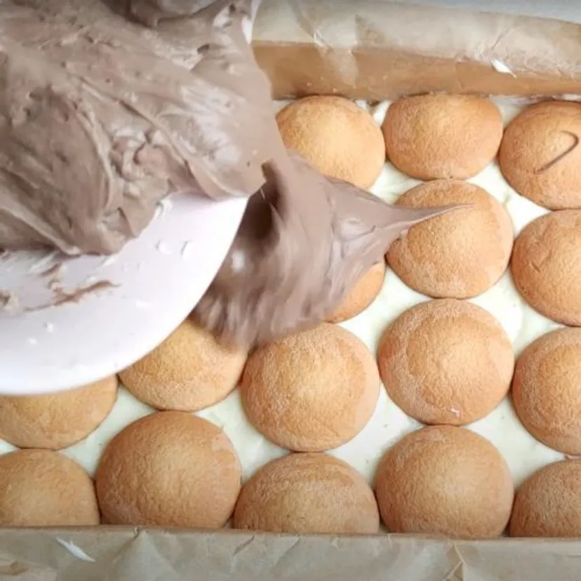 Jest pełne świeżych owoców i nie wymaga pieczenia. Ciasto "Lodowiec" to hit sezonu