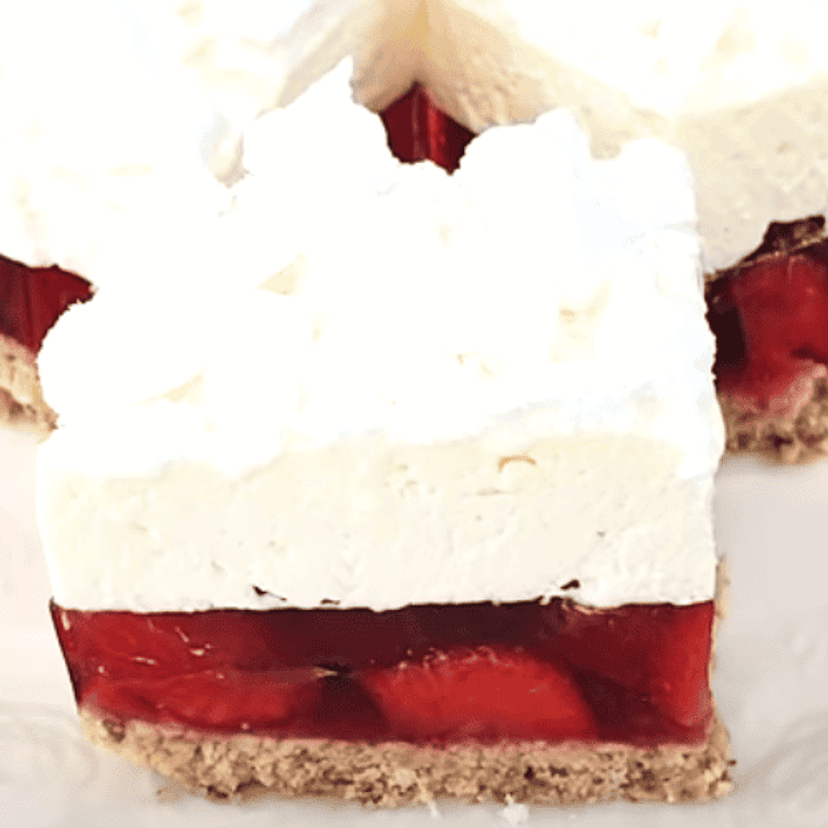 Najlepsze ciasto bez pieczenia. Takiej truskawkowej chmurki nie kupisz w żadnej cukierni