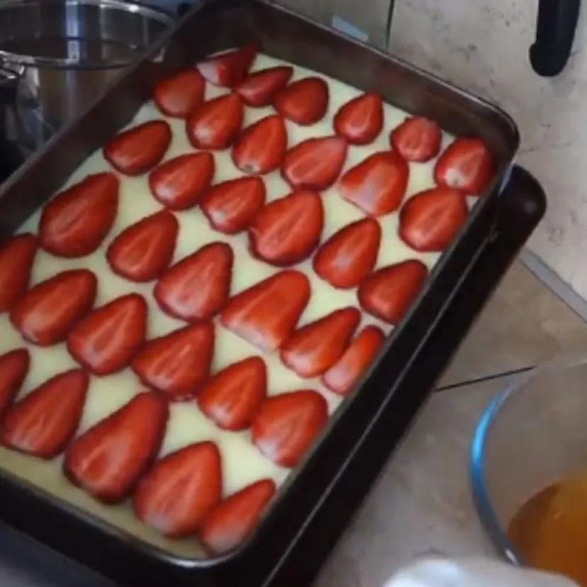 Na Dzień Matki podam ciasto z truskawkami z przepisu Heni. W życiu nie jadłam lepszego