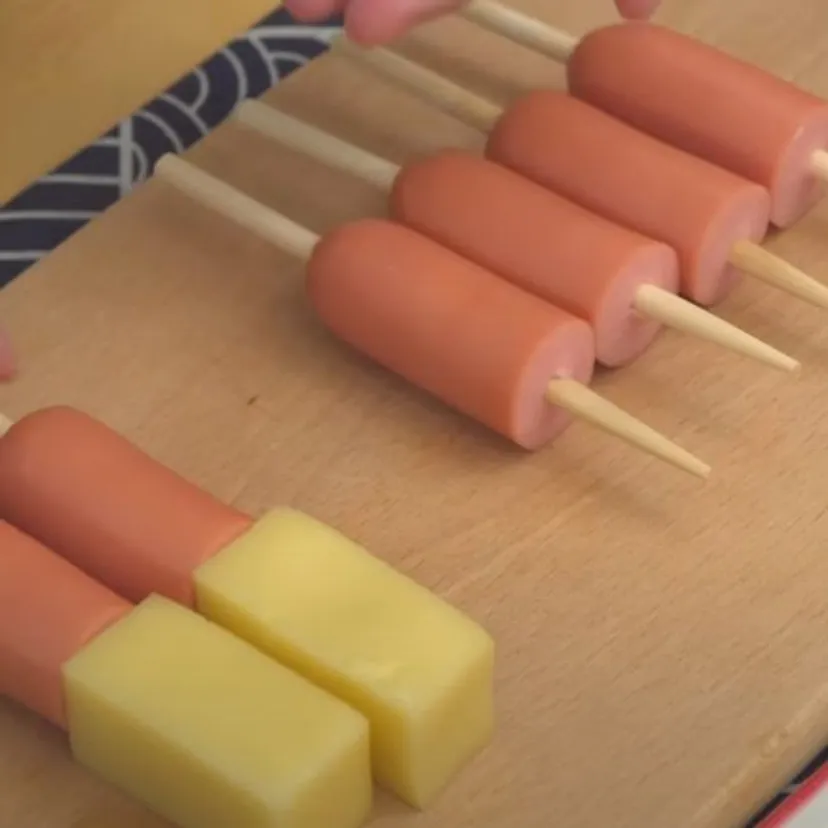 Hot dogi robię w domu. Z tą panierką są o wiele lepsze niż kupne