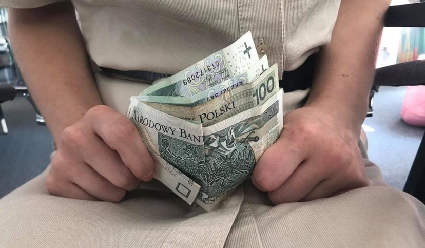 Od stycznia ich pensje mają wzrosnąć o około 1500 zł. "To się ludziom po prostu należy"