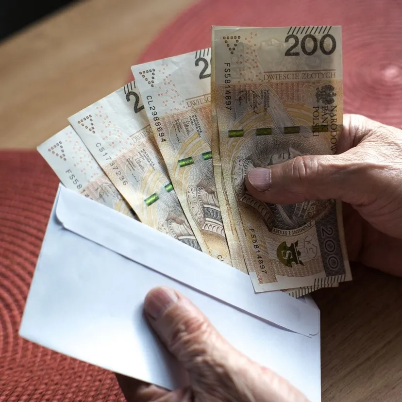 Ważny komunikat ZUS dla osób z rocznika 1952. Emerytury wzrosną o dodatkową kwotę