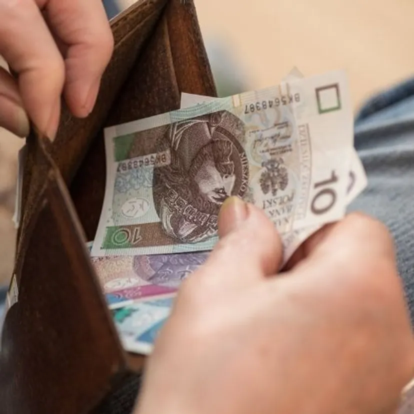 370 zł dla seniorów do końca miesiąca. ZUS wyśle pieniądze bez składania wniosku