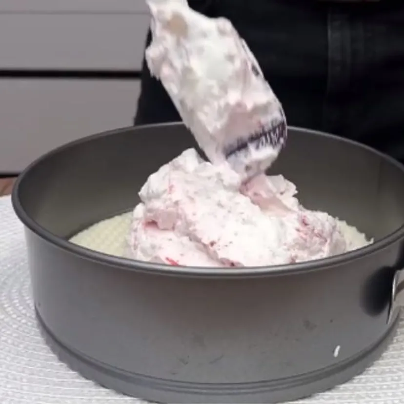 Biorę zwykłe wafle i przekładam tą masą. Moja rodzina za tym przepada
