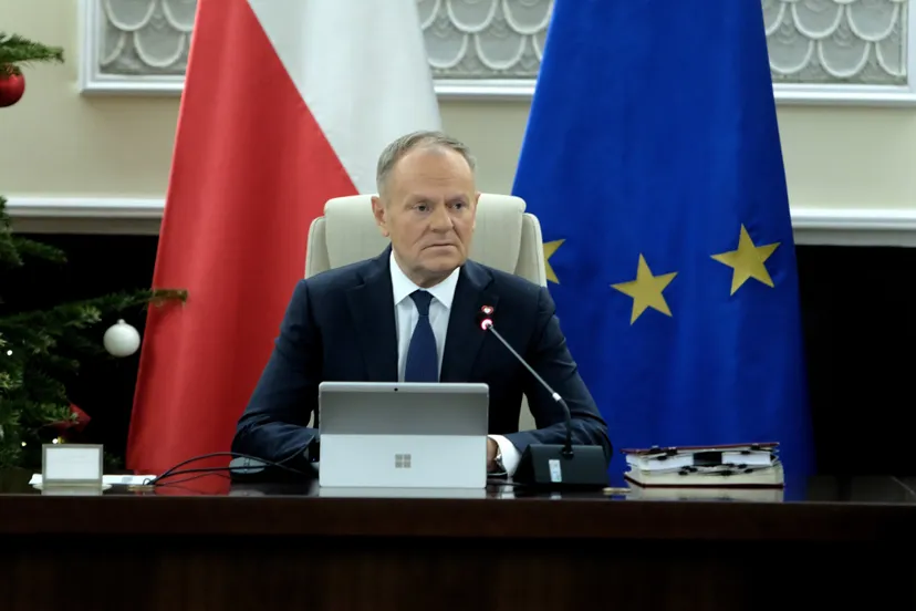 Lider traci poparcie. Zawirowanie w nowym sondażu, jedna partia szczególnie podpadła Polakom