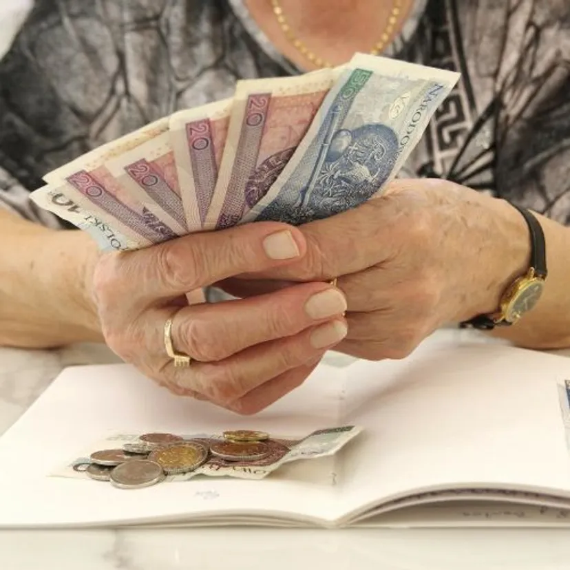 Ani jednego dnia pracy, a ZUS i tak wypłaci pieniądze. Trzeba spełnić te warunki