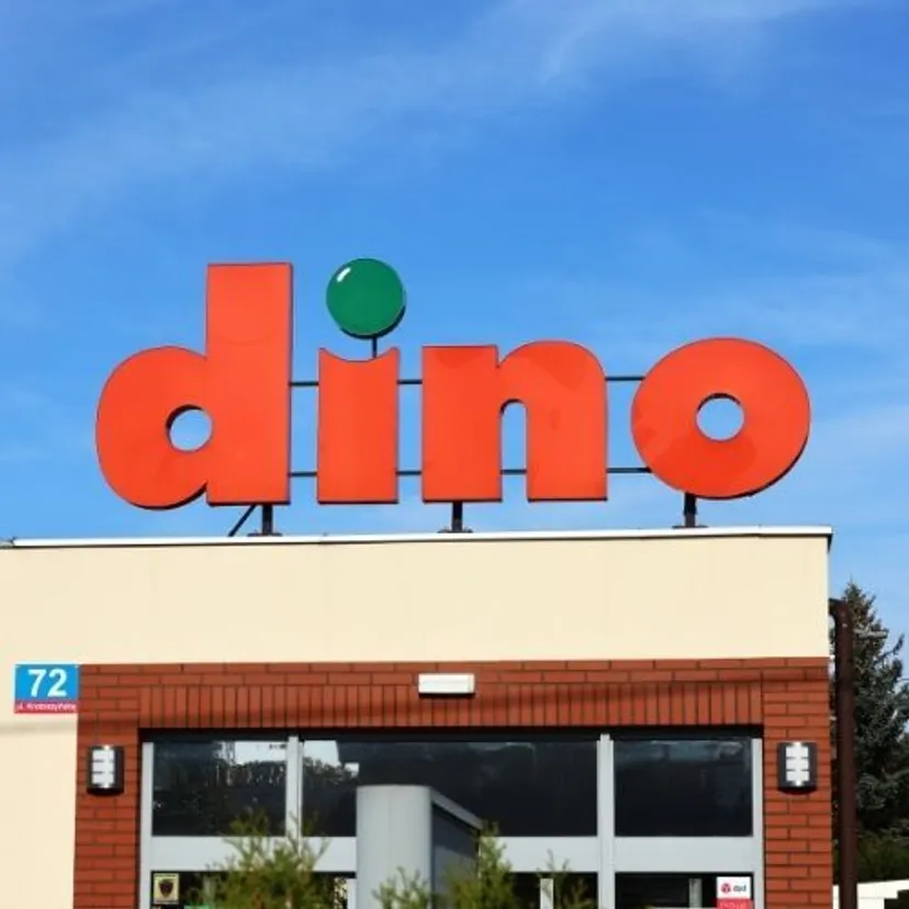 Promocje w Dino na Dzień Nauczyciela. Kultowe prezenty na 14 października poniżej 15 zł