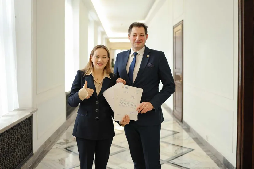 Rząd wstrzymuje pieniądze na mieszkania dla Polaków. Ministra podała powód