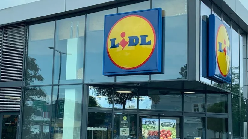 Tyle zarabiają pracownicy w Biedronce i Lidlu. Wiadomo, który dyskont płaci najlepiej