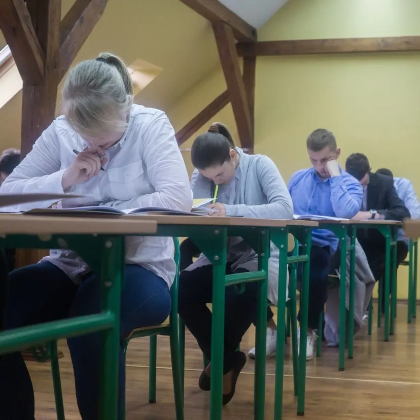 CKE podsumowała tegoroczną maturę. Wynik zmienił się po sierpniowych poprawkach