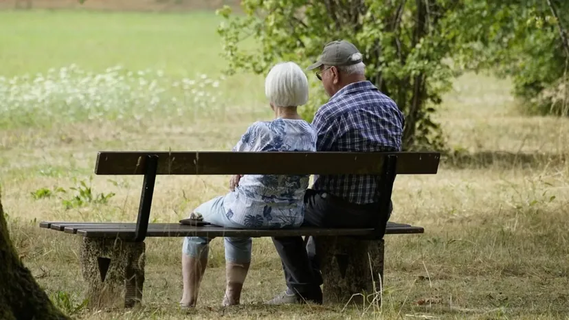 Tyle trzeba mieć "na rękę", by godnie żyć na emeryturze. Seniorzy mówią wprost, ta kwota to nie żart