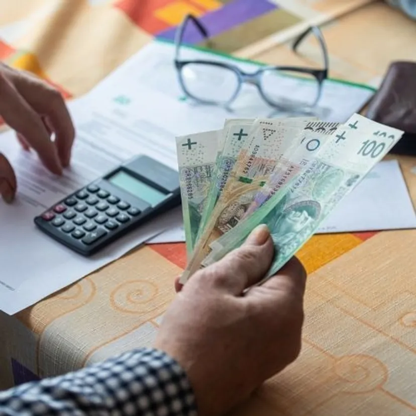 Nawet 900 zł więcej co miesiąc. Część kobiet czeka drugie wyliczenie z ZUS