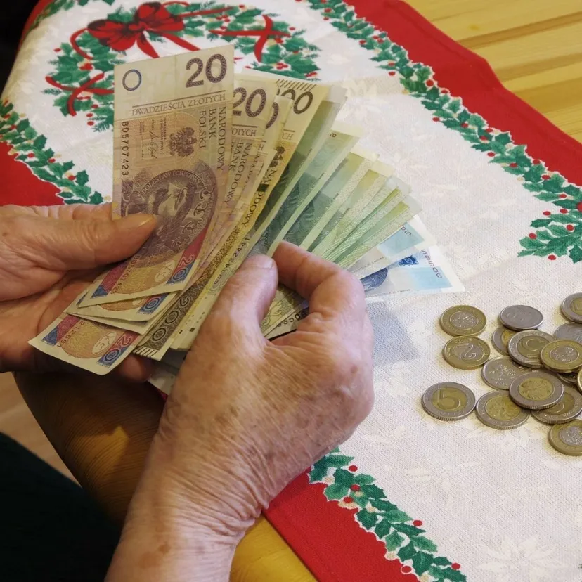 Część kobiet dostanie wyższą emeryturę po 65. urodzinach. Decyduje jeden warunek