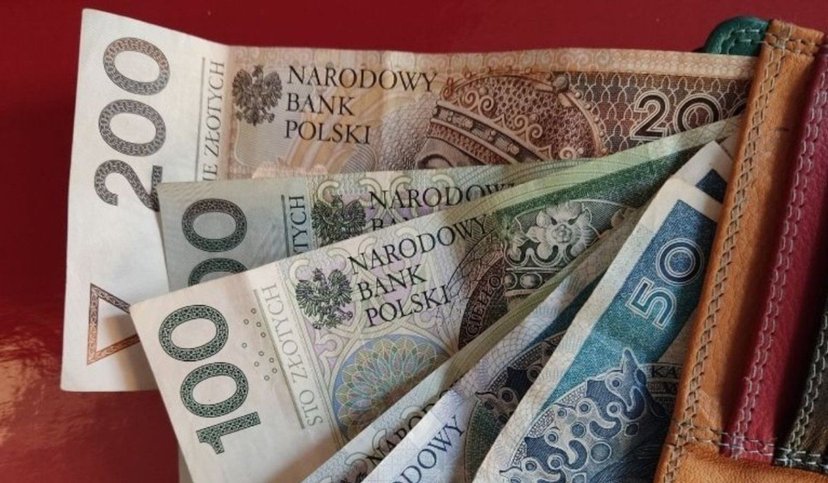 Składki ZUS w 2024 roku. Trzeba będzie płacić o około 180 zł więcej miesięcznie