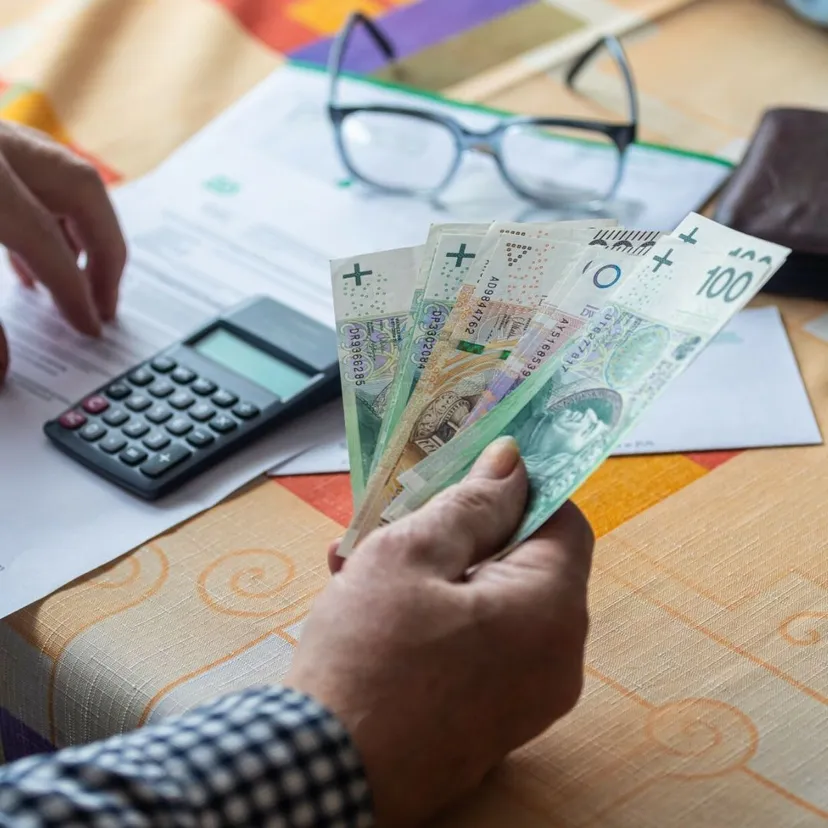 Pracowała 40 lat, ale zawsze za najniższą krajową. Taką emeryturę wypłaca ZUS
