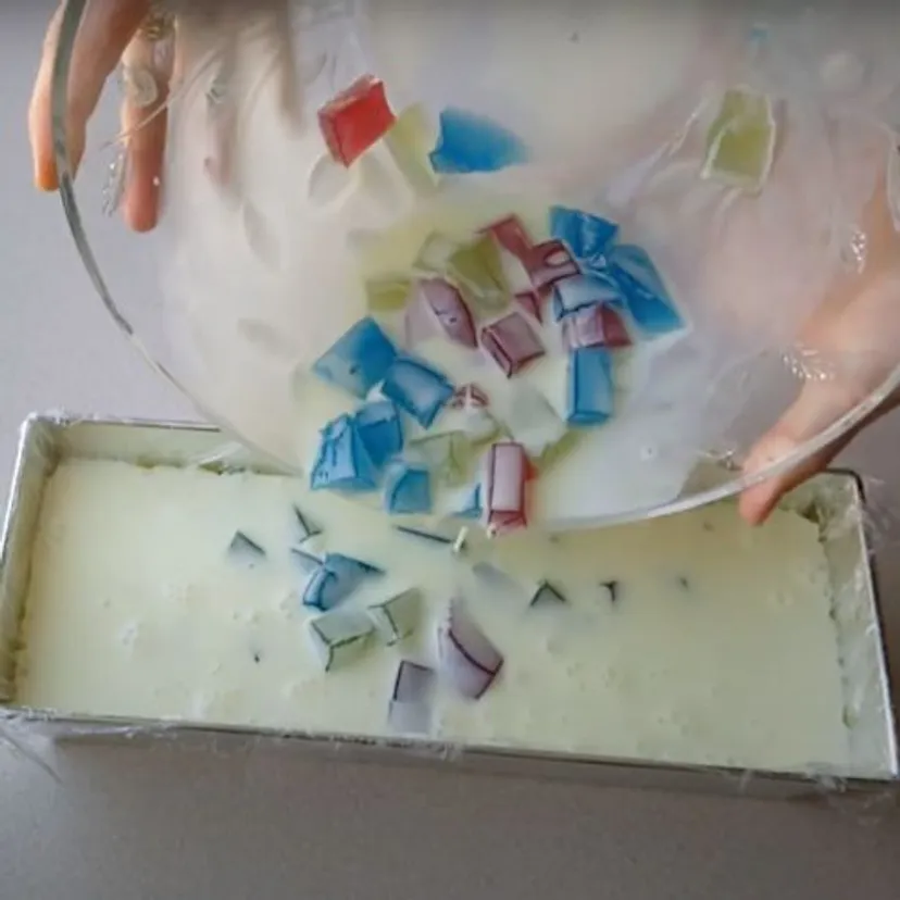 Leciutki galaretkowiec z 3 składników. Najlepsze ciasto bez pieczenia