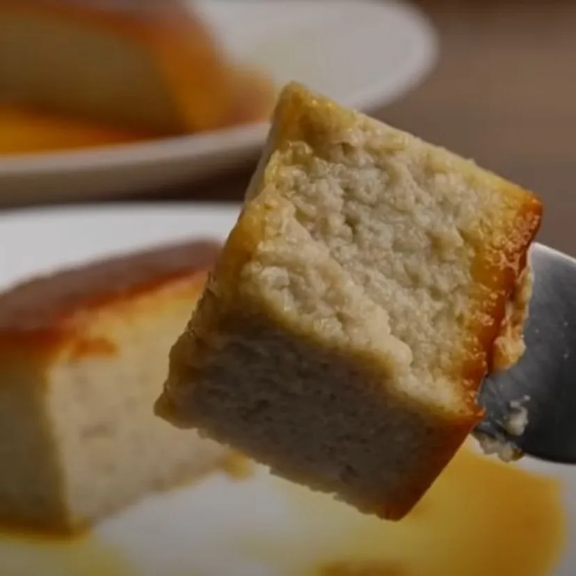 Wbij jajka do miski i zmiksuj je z bananami. Nie uwierzysz co z tego powstanie