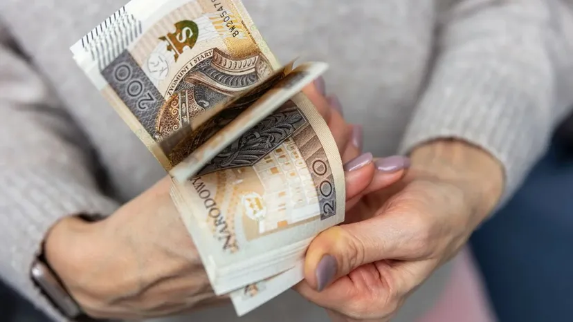 348,22 zł dodatku z ZUS do emerytury. Ci seniorzy nie muszą nawet składać wniosku