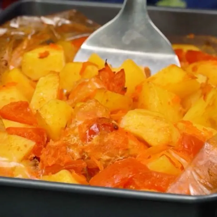 Kroję kilka tanich składników i wkładam do rękawa. Nie znam prostszego i smaczniejszego sposobu na obiad