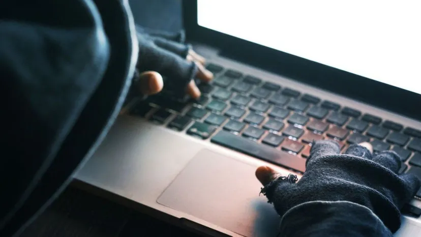 Wyciek danych z telefonów Polaków. Oszuści wykorzystują luki, by wyłudzać pieniądze
