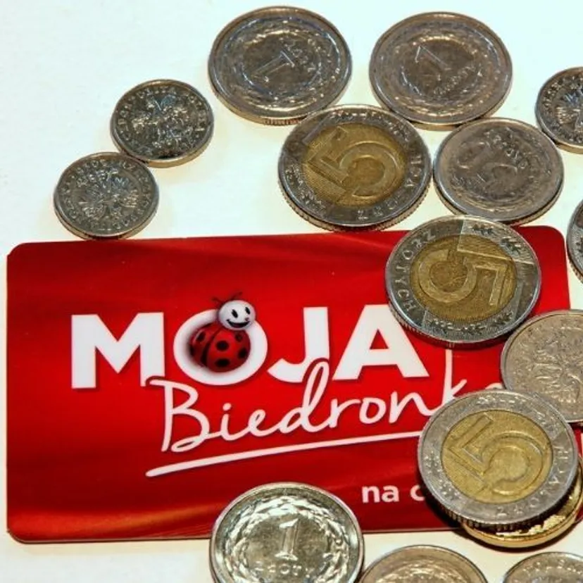 Biedronka z ważnym komunikatem do klientów. Muszą to zrobić do 12 października, można stracić dostęp