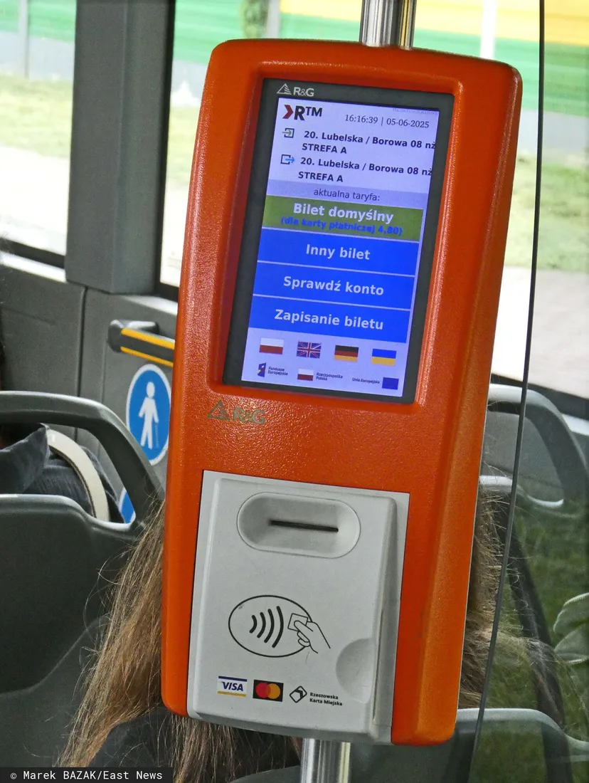 Nie tylko seniorzy. Te osoby nie muszą płacić za bilety w komunikacji, jeżdżą za darmo