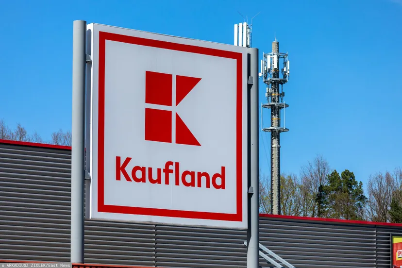 Takie paczki świąteczne rozdaje Kaufland swoim pracownikom. Zawartość może zaskoczyć