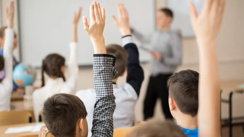 Kontrole w polskich szkołach przybierają na sile. Sanepid sprawdzi plecaki uczniów