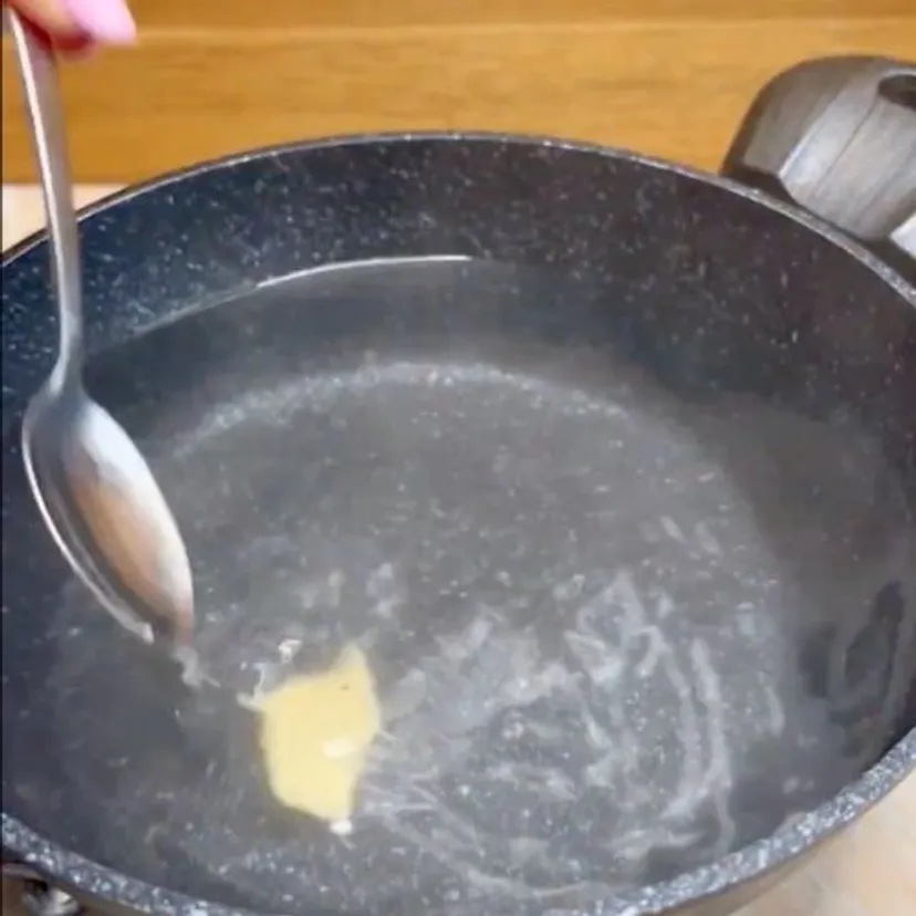 Do pomidorowej, do grzybów, do mięsa. Te kluseczki przygotujesz w kilka minut