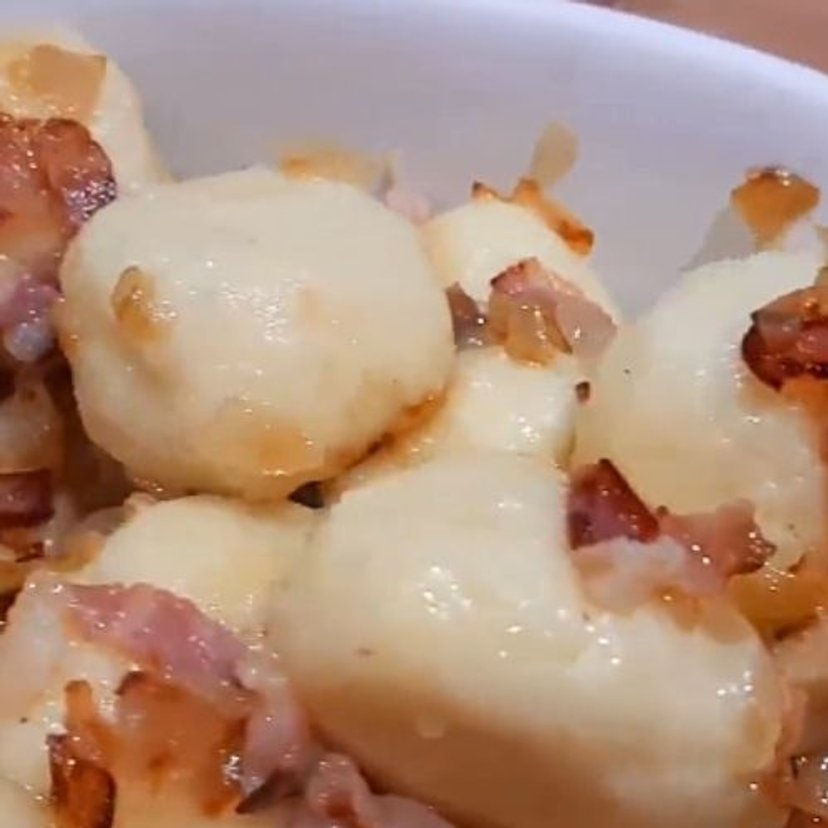 Gdy zostaną mi ziemniaki po obiedzie, gotuję z nich te kluski. Są banalnie proste i smakują obłędnie