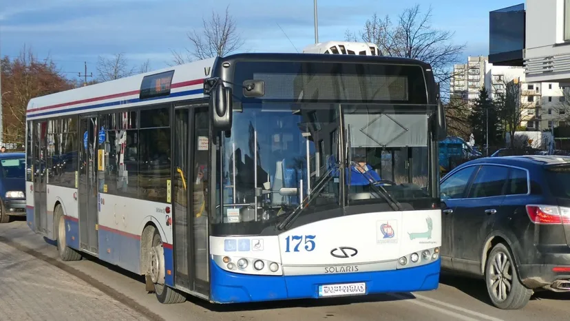 Nie tylko seniorzy. Te osoby nie muszą płacić za bilety w komunikacji, jeżdżą za darmo