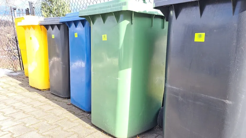 Podnoszą opłaty za śmieci, padły stawki od kwietnia. Wszystko przez system kaucyjny