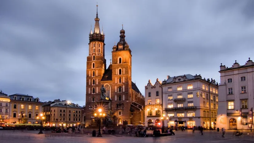 Zwolnienia grupowe u giganta z Małopolski, wpadł we własną pułapkę. Wiadomo, ile osób wyrzucą