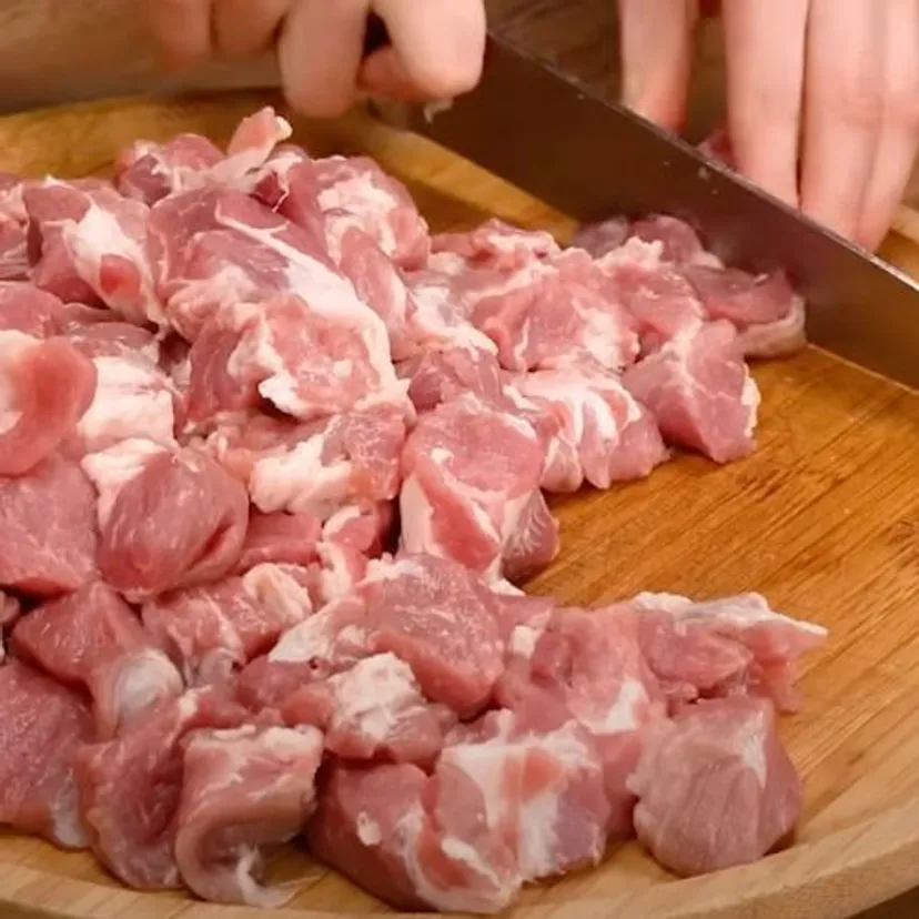 Pakuję mięso do słoików i gotuję w wielkim garze. Ten przysmak nie ma sobie równych