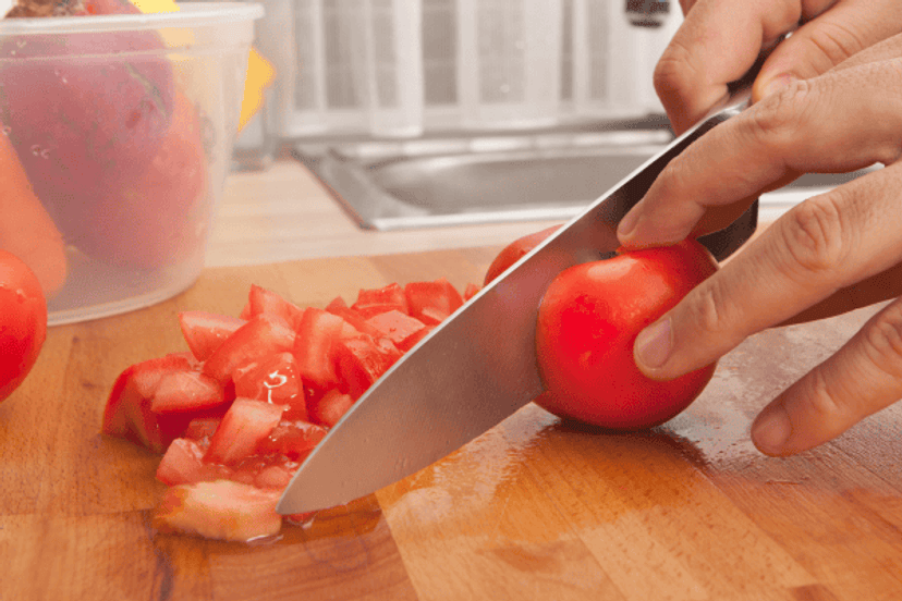 Zrobiłam szybką surówkę z tego, co znalazłam w lodówce. Okazało się, że smakuje lepiej, niż w restauracji