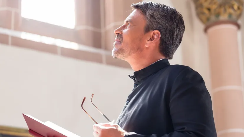 Ksiądz ujawnił, ile zarabia na lekcjach religii. Padły dokładne liczby