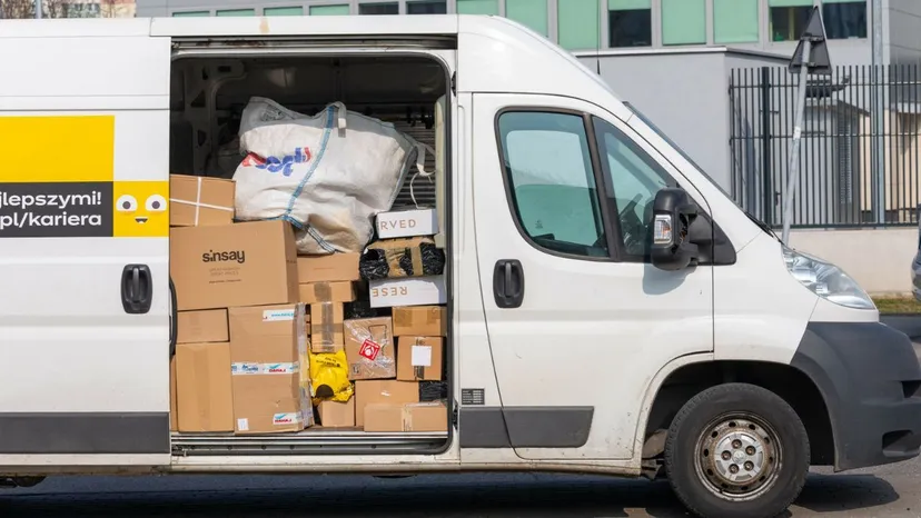 Reklamy obiecują wysokie stawki. Prawda o zarobkach kurierów wygląda tak
