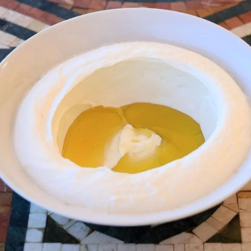 Wymieszaj jogurt z solą i wstaw do lodówki. Następnego dnia przetrzesz oczy ze zdumienia