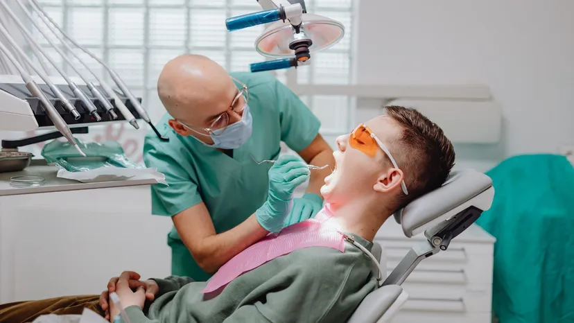 Turystyka dentystyczna zyskuje popularność. Tu Polacy leczą zęby za ułamek ceny