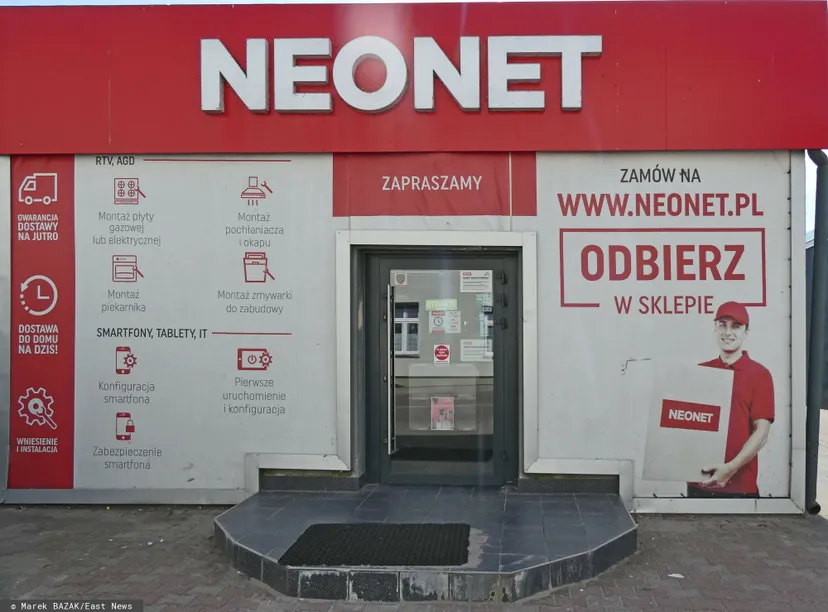 "Kupujesz, czekasz i nic". UOKiK ujawnia nieuczciwe praktyki znanej sieci sklepów z elektroniką