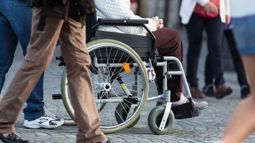 Nie tylko seniorzy. Te osoby mogą zostać zwolnione z opłat za śmieci, wiek nie gra roli