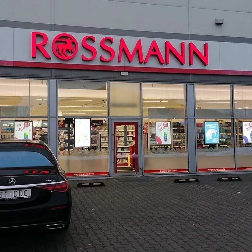 Szalone promocje w Rossmannie. Akcje 1+1, przeceny nawet do 50%, a te produkty jak za darmo