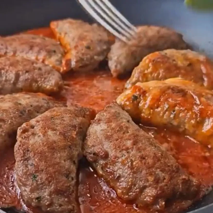 Układam nadzienie na mięsie i ugniatam jak pieroga. Po ugryzieniu smak jak ze snu