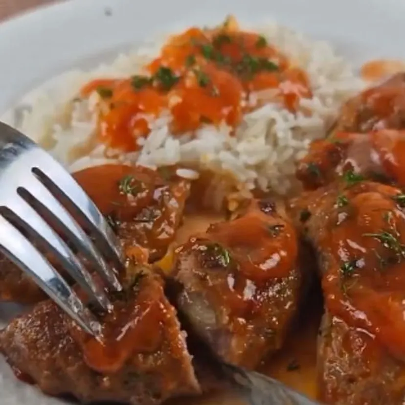 Układam nadzienie na mięsie i ugniatam jak pieroga. Po ugryzieniu smak jak ze snu