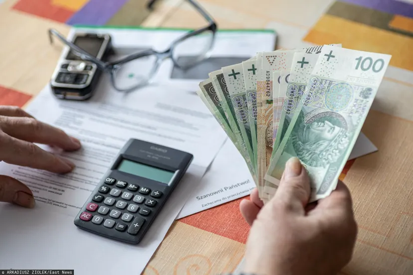 Emeryci dostaną listy od ZUS. Znajdą w nich dwa dokumenty: "Warto, aby każdy dokładnie przeczytał"