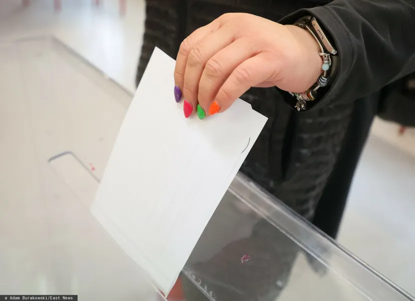 Atak agresji w lokalu wyborczym w Bielsku-Białej. Wyborca zaatakował członka komisji