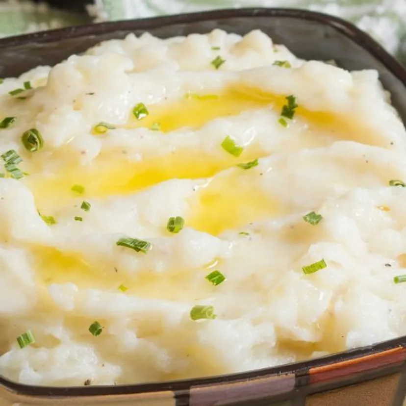Okrasa złamał przepis na ziemniaczane puree. Dorzuca inne warzywo i aromatyczną przyprawę