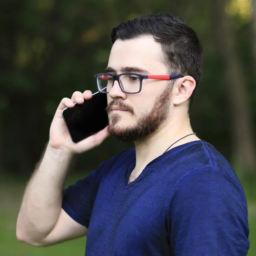 Odbierasz telefon i słyszysz ciszę? To może być działanie cyberprzestępców