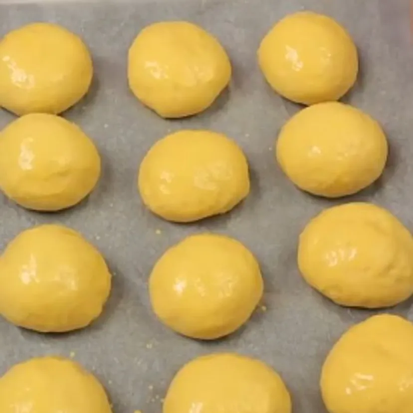Te pączki są delikatne jak obłok i mają mniej kalorii. Zawsze robię je na tłusty czwartek